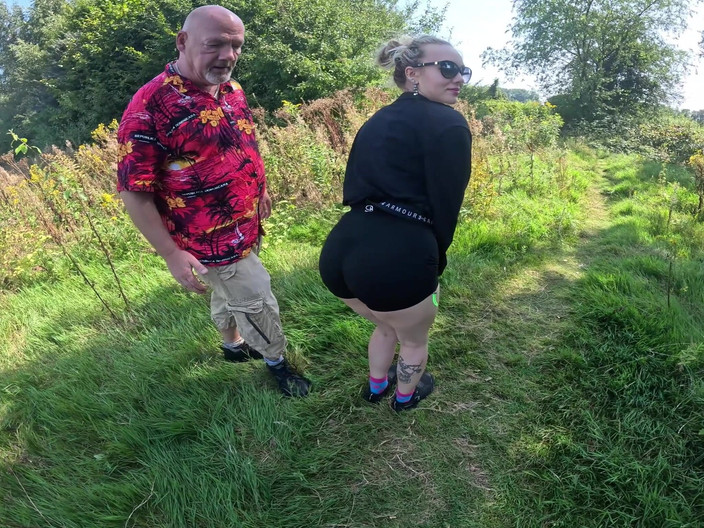 Beverly peach: Pompino all'aperto. Il vecchio mi seduce. Egon Kowalski