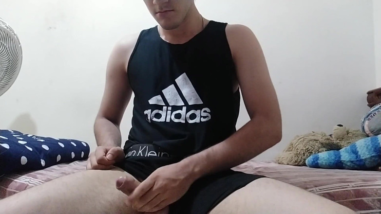 Leo J: Toquen y me masturbo después de hacer ejercicio