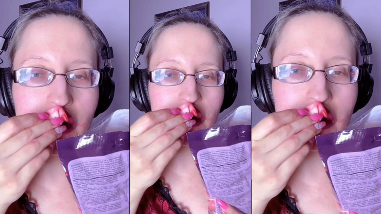 FinDom Goaldigger: Asmr candy eating - asmr, kacamata, kemih, lipstik, bibir besar, mough,...