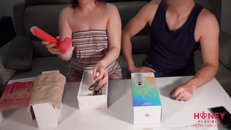 CloseUpCandy: Kejutan ngentot adik tiriku waktu dia lagi muasin memekku pakai...