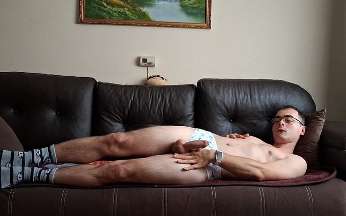 The college boy: Занудний студент з смішними дами та шкарпетками мастурбує після уроків, поки він жорстко не кінчає