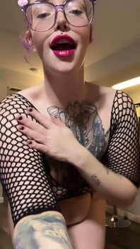 Do I Look Sexy in Fishnets?
