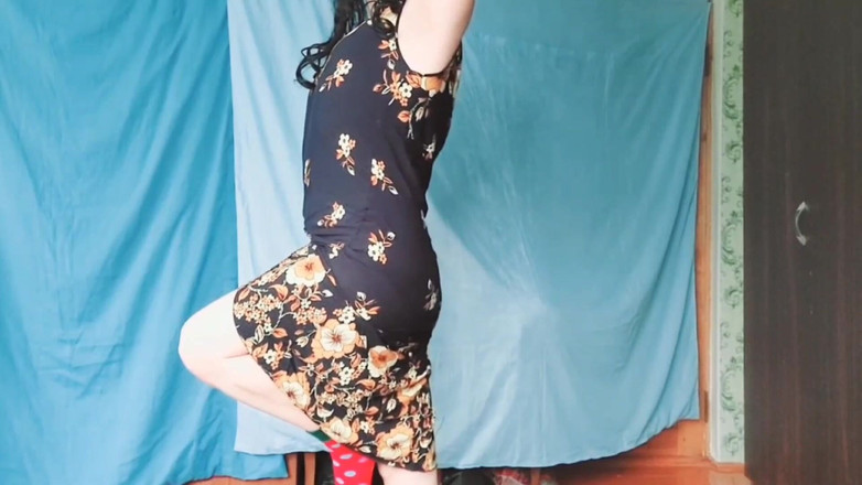 Kitty_Cross: Impresionante femboy mostrando las piernas en medias brillantes