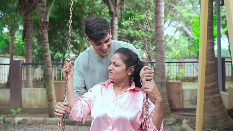 Desi Maal studios: Hot Stepaunty Called Her Boyfriend to the Garden and Had...