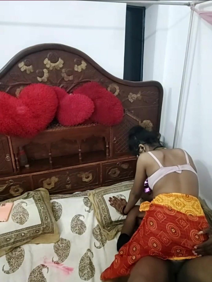 Divyax: Menghisap zakar suami