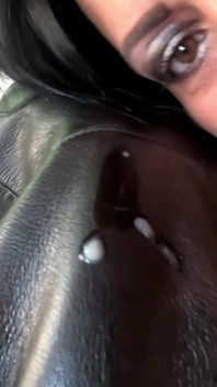 Amazona fumando milf detrás del escenario. Después de la sesión
