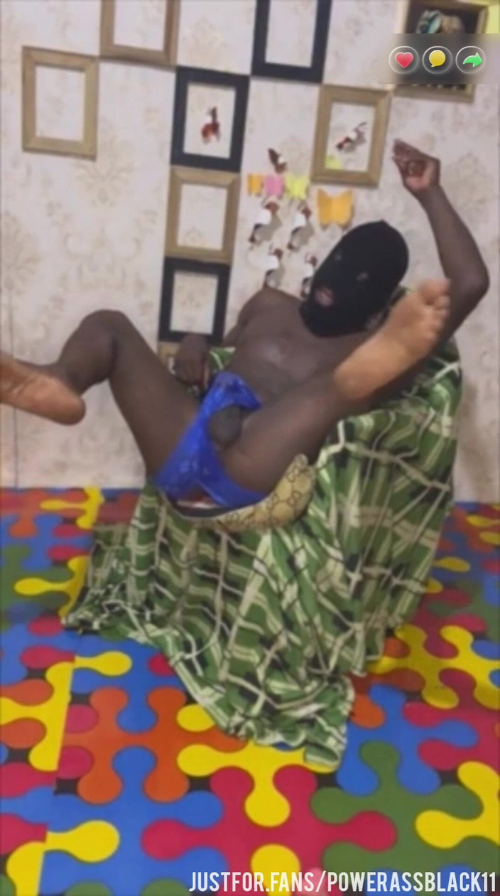 WildFreakBottom: Mi vecina bi mete profundo en mi agujero crudo mientras...