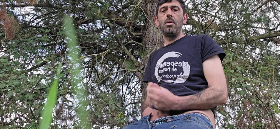 Crx2: Hetero-typ masturbiert im wald