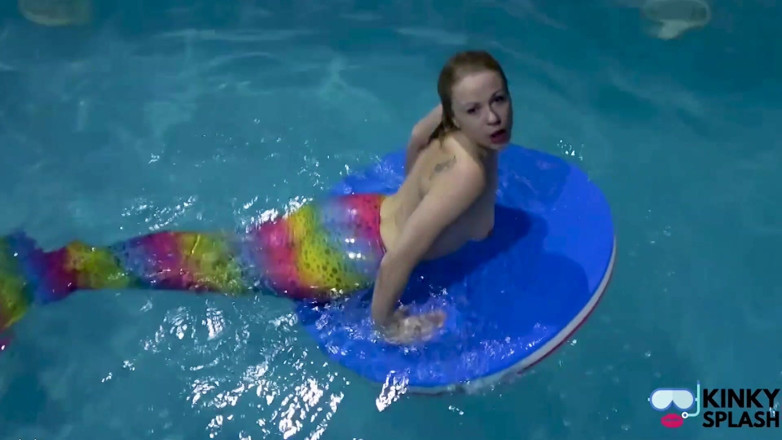 UKCuteGirl Lucy Lauren: L'ostaggio sirena ti stuzzica in piscina