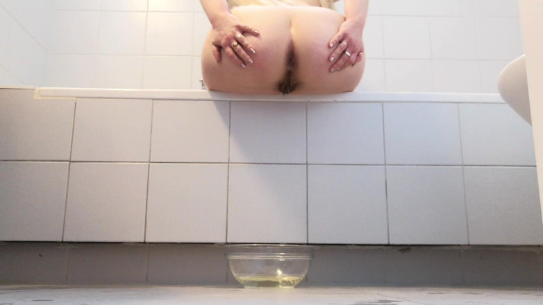 RavenBigAss: Raven: Kencing Dalam Mangkuk Kaca Semasa Duduk Di Tepi Tab...