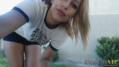 Candyman Productions: Briana Lee - mijando ao ar livre