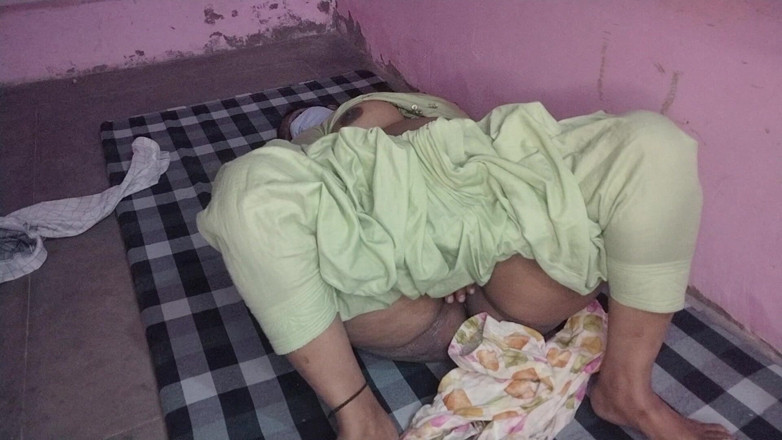 Yourgeeta8899: The Brother-in-law Turned the Sister-in-law's Pussy Red by Licking It