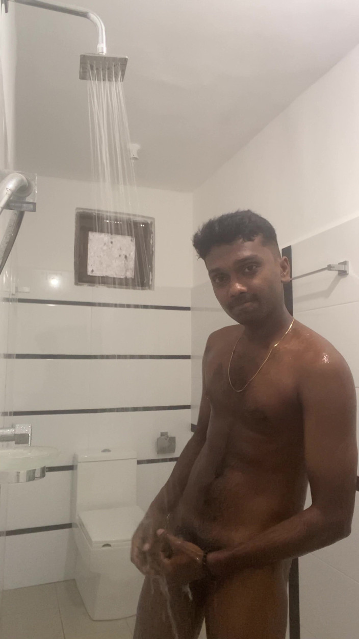 Prince-dil: Sri Lankan Teen Boy Showered