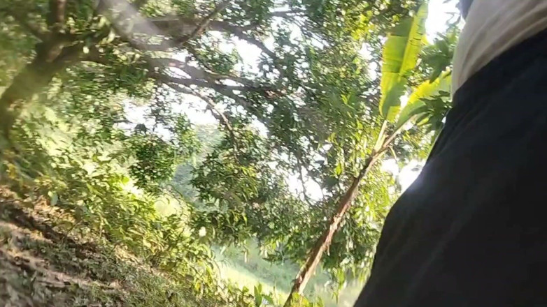 Salonibhabhi: Yang gay boy ngocok kontol di luar ruangan