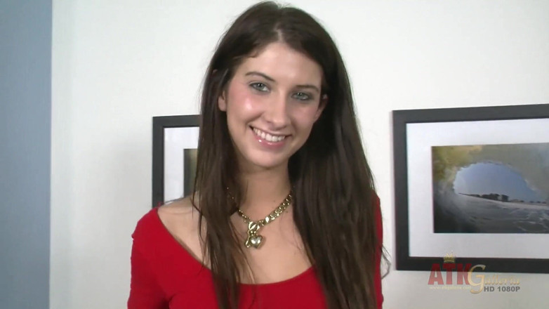 ATK Fans (Solo): 섹시한 스타킹을 입고 섹시해 보이는 Karina White