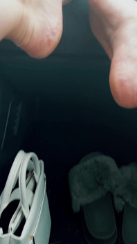 Roadtrip Cum - Škádlení nohou, nový piercing kundičky a skutečný orgasmus
