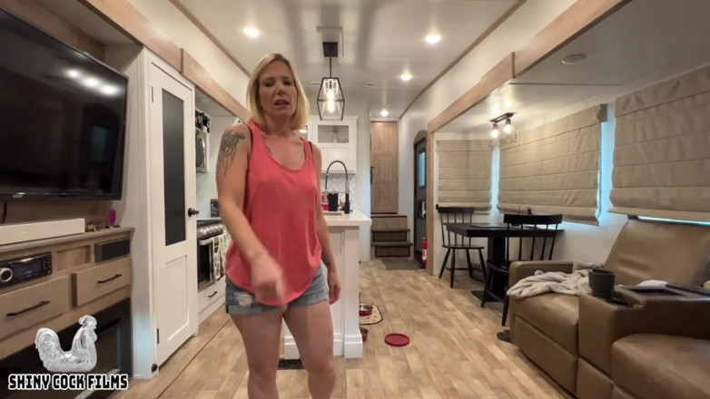 Jane Cane: Ballbusting ist meine cardio