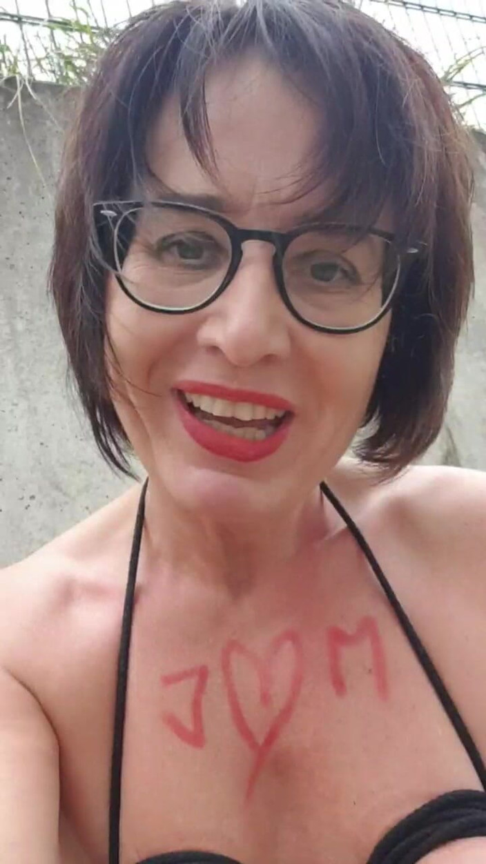 JulieEroticDress: Сквірт з висячими цицьками