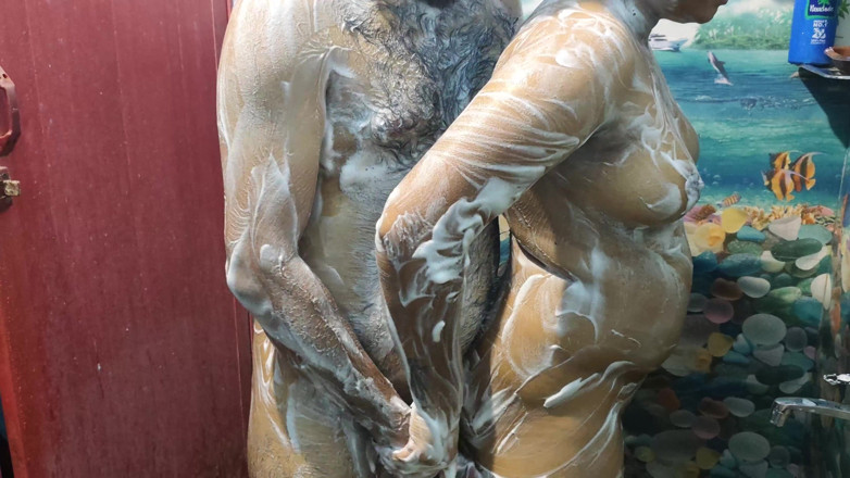 Vaigavarun45: Baño y tetas prensa baño romance