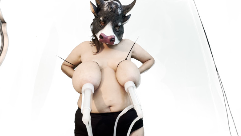 VeeVee Vixen: Hucow consigue tetas atadas ordeñadas