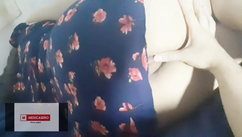 Mexicasero: Die stiefmutter meines freundes in einem blumigen kleid besucht mich...