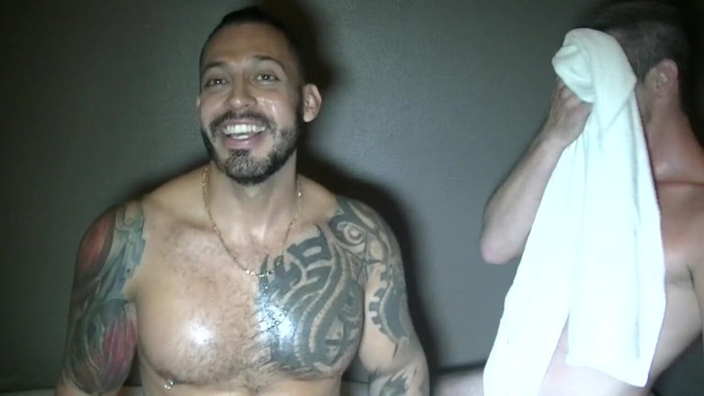 USED BAREBACK BY PORNSTARS HUGE COCK: Dmitri se fait baiser par Barebakc par Viktor Rom à Bordeaux