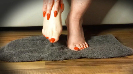 Lady Luciana Di Domizio: 脚奴隶天堂