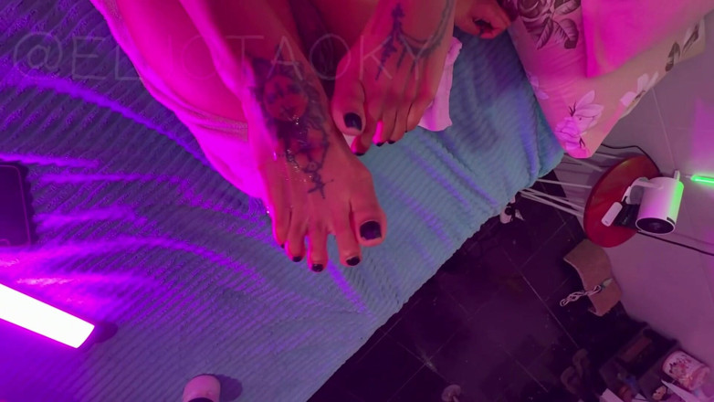 El Jota: È stata analizzata dopo un delizioso footjob