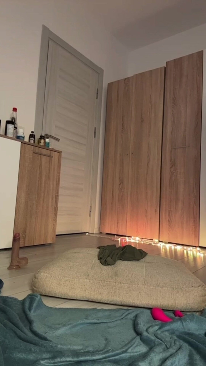 JuiceLussie: Analplug und masturbation