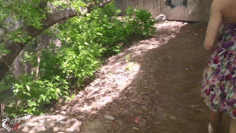 AnGelya G: Awek comel blowjob mendalam di tepi jalan pov - pancutan mani