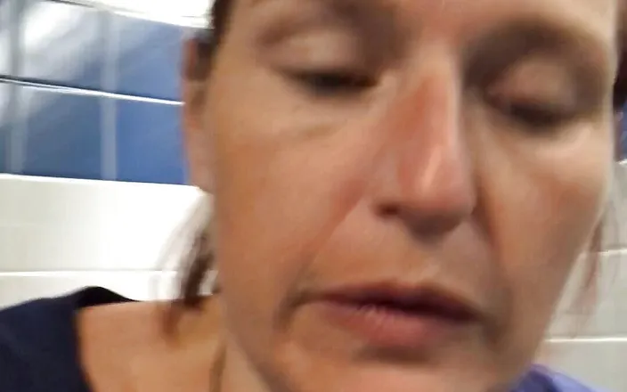 MistressWriggler: Unleashing a Massive Piss at Denver Airport Where I Forgot...
