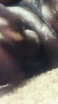 Golpeando mi gordo coño mojado con un consolador de 12 pulgadas acabando duro