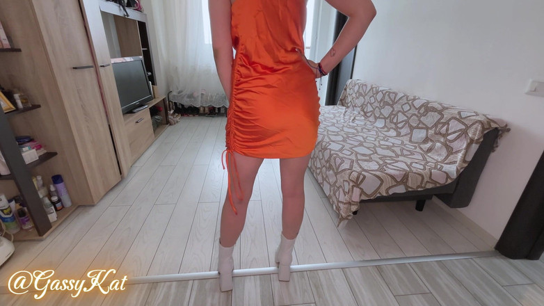 GassyKat: ヒールとドレスのキャットウォークオナラ