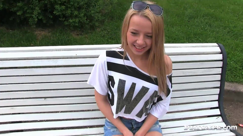 Private.com: Schattige Olivia Grace wordt opgepikt en geneukt