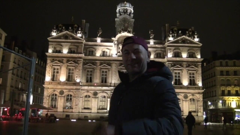 FRENCH AMATORS SEXTAPES: Kevin dipergunakan oleh kembar Perancis seksi