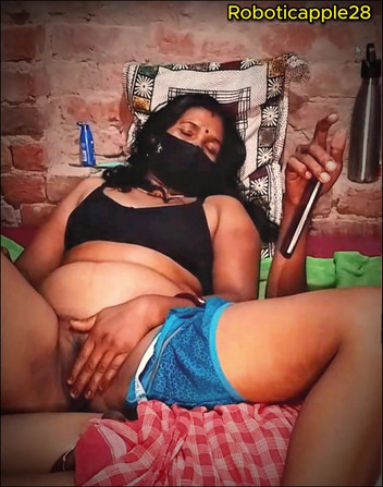 RoboticApple28: Desi Bhavi pełne nagie fingring daję mojej bogatej latynoskiej przyrodniej...