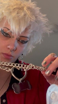 Fată gotică Glitterqueen1999 te ignoră în timp ce își aplică machiajul, ruj negru, fetiș cu ruj ignorare fetiș, umilință