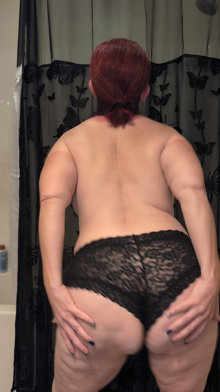 Elianna: Sinnlich und sexy im schwarzen höschen