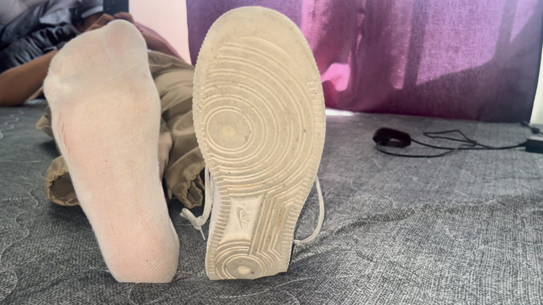 Mr Feet Colombia: Une Université Pose Ses Pieds Sur Son Visage Pour Que...