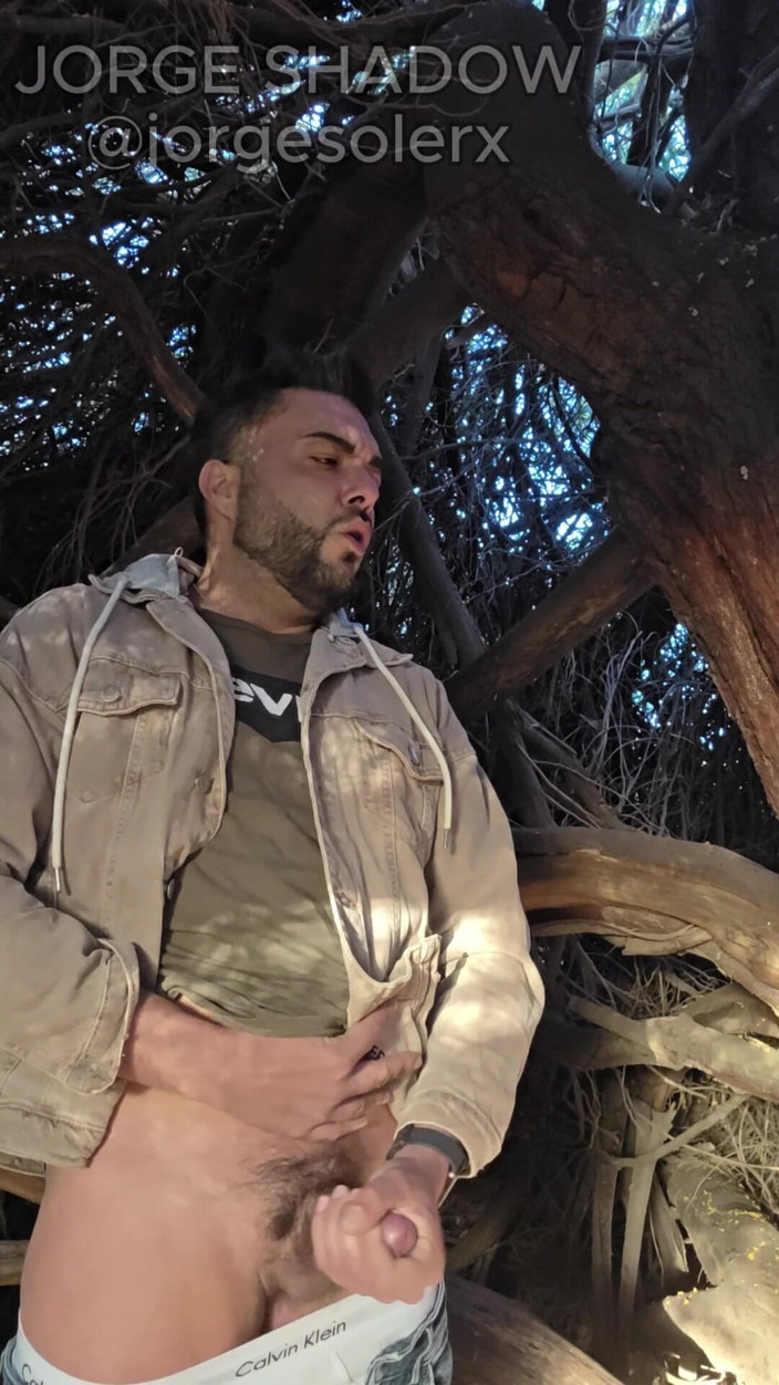 Jorge Shadow: Pacciame durante la crociera mentre diversi ragazzi mi guardavano