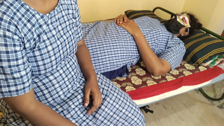 Pushpa studio: 制服女子大生