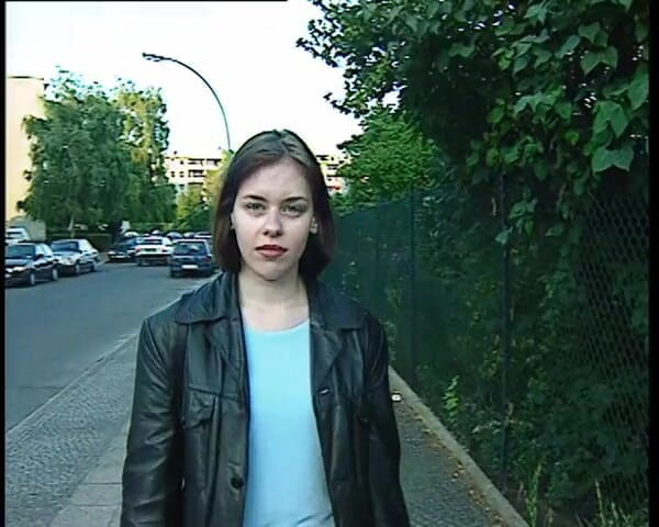 YOUR FIRST PORN: Schulmaedchen Sophie Zeigt Muschi Softclip студентка Софі показує пизду м'яким кліпом