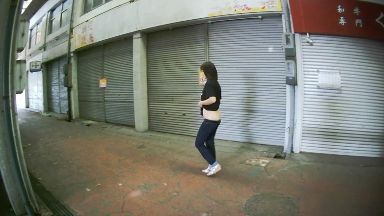 Mayumi Kanzaki: Japan Walking with Her Ass Out Outdoors