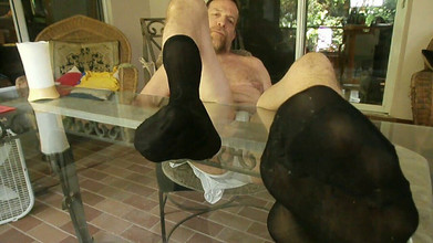 Hairyartist: パパはあなたにhairryartistから楽しむために彼の巨大な膨らみを与えるでしょう