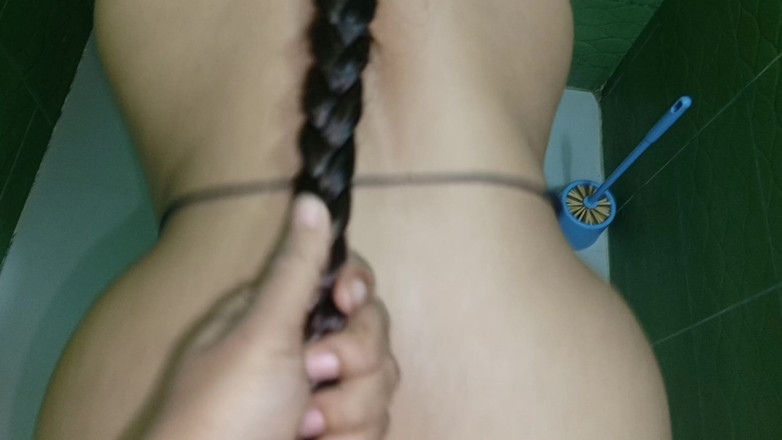 Nadiyabd: Ho scopato la mia matrigna in bagno perché nessuno era...