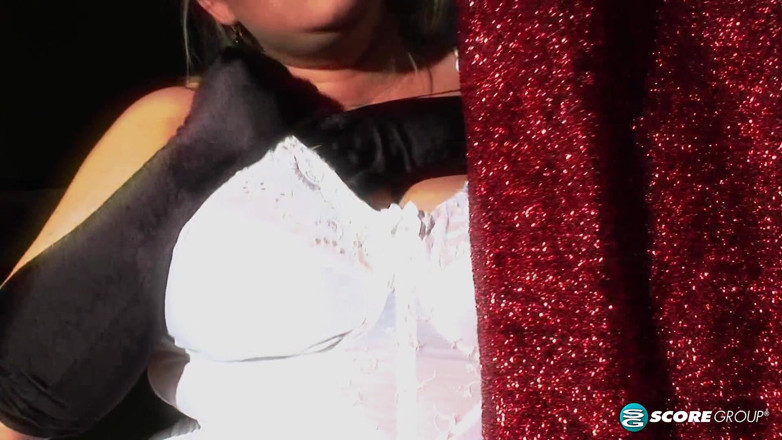 XL Girls: Kandi's Retro Lingerie