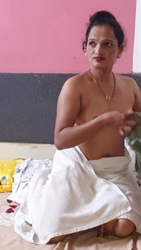 desi Bhabi Alone in Room - Moment