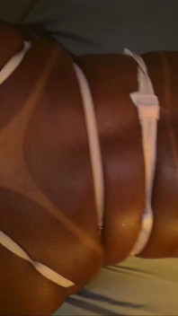 Latina Del Brasile Con Un Succoso Culo Che Scopa a Quattro Zampe Fino a Un Creampie. Così Birichina E Sexy.