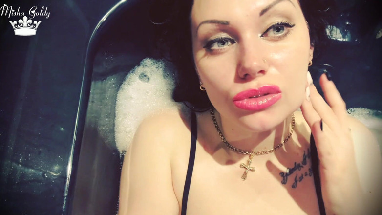 Goddess Misha Goldy: Bibir merah jambu seksi &amp; fetish rambut basah