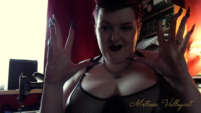 Mxtress Valleycat: Gold Stiletto Nail Worship
